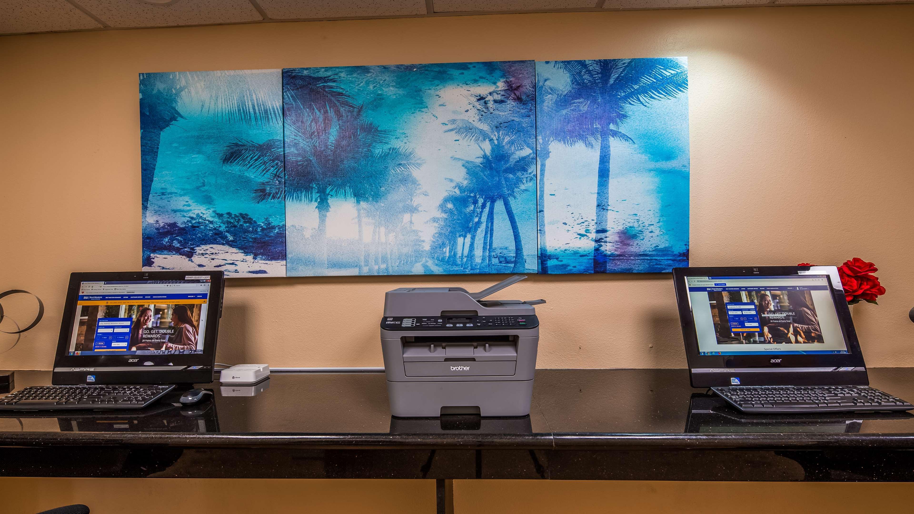 Best Western Plus Bradenton Hotel & Suites Exterior photo