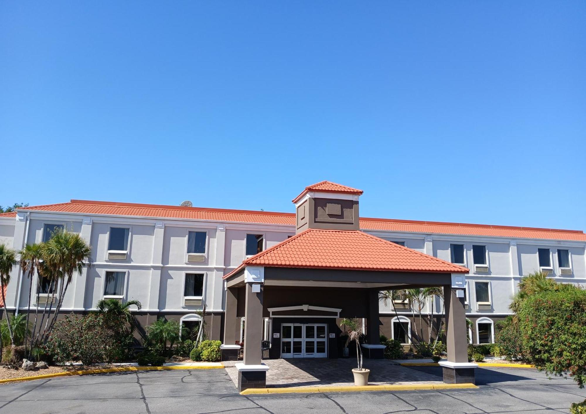 Best Western Plus Bradenton Hotel & Suites Exterior photo